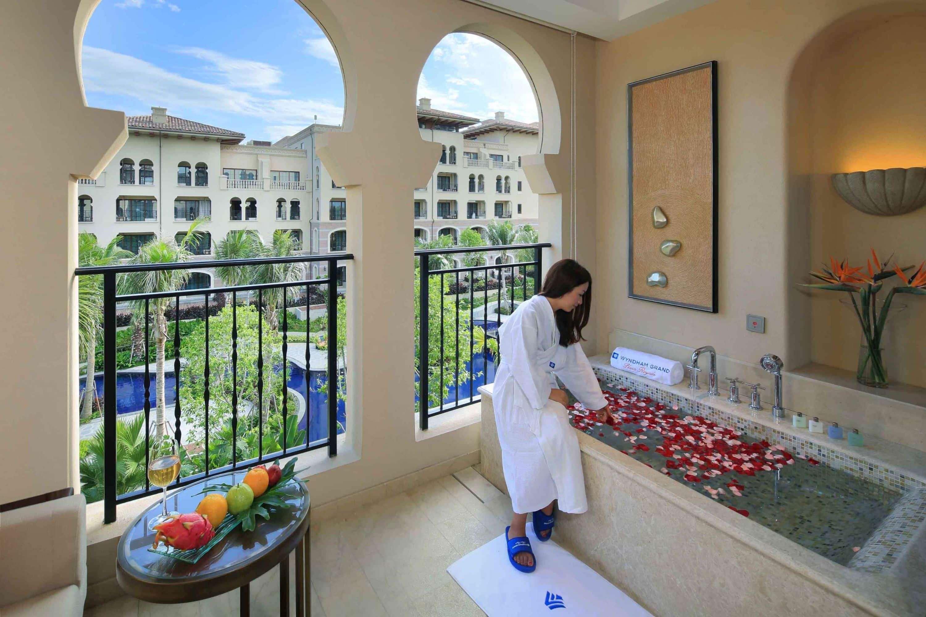 Wyndham Grand Plaza Royale Hainan Longmu Bay Ledong Eksteriør billede